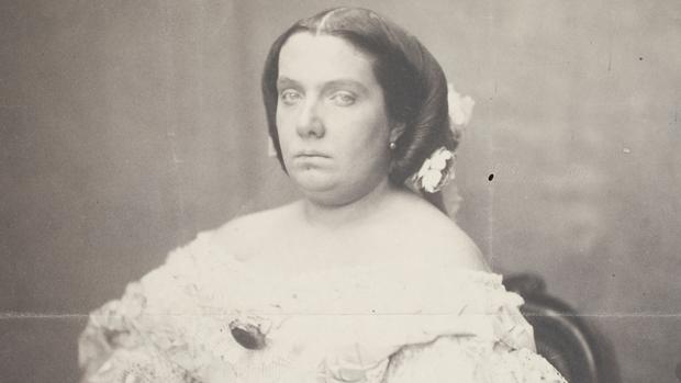 Detalle de uno de los retratos que Laurent hizo a la Reina Isabel II